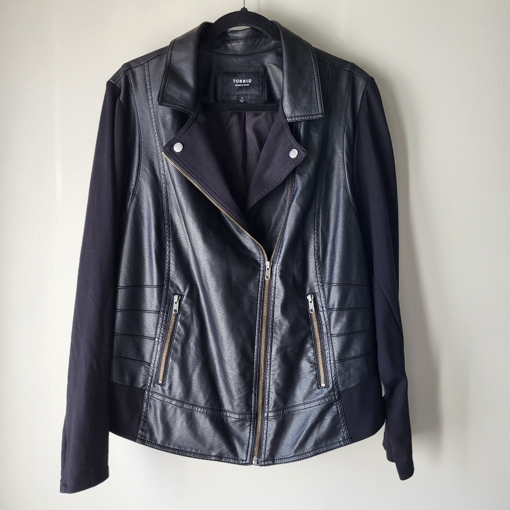 Torrid black faux leather + rayon motorcycle jacket with front zip Sz 4